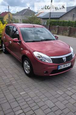 Хэтчбек Dacia Sandero 2009 в Львове