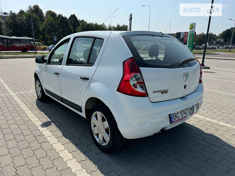 Хетчбек Dacia Sandero 2010 в Львові