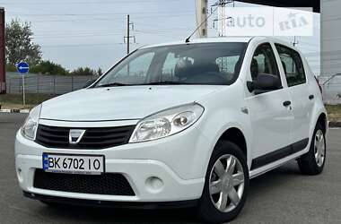 Хэтчбек Dacia Sandero 2010 в Ровно