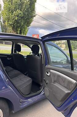 Хэтчбек Dacia Sandero 2009 в 