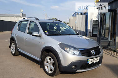 Хэтчбек Dacia Sandero 2010 в Каменке