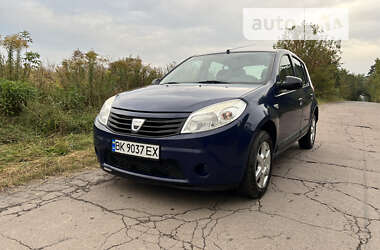 Хэтчбек Dacia Sandero 2009 в Ровно