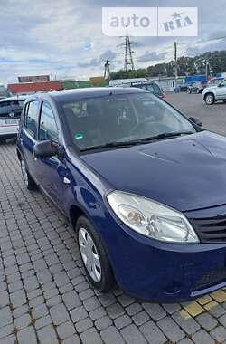 Хетчбек Dacia Sandero 2009 в Чернівцях