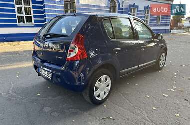 Хэтчбек Dacia Sandero 2009 в Лебедине