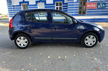 Хэтчбек Dacia Sandero 2009 в Лебедине