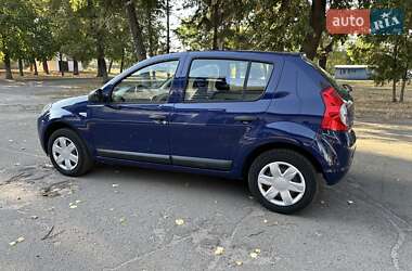 Хэтчбек Dacia Sandero 2009 в Лебедине