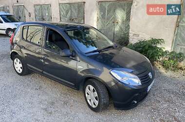 Хетчбек Dacia Sandero 2010 в Тисмениці