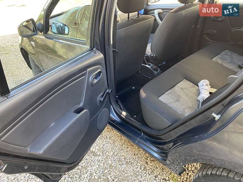 Хетчбек Dacia Sandero 2010 в Тисмениці