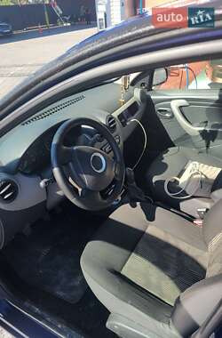 Хэтчбек Dacia Sandero 2008 в 