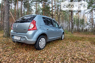 Хэтчбек Dacia Sandero 2008 в Житомире