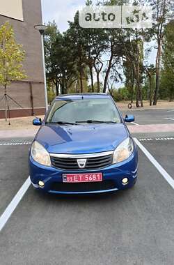 Хэтчбек Dacia Sandero 2009 в Чернигове