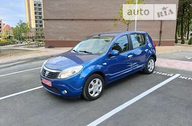 Хетчбек Dacia Sandero 2009 в Чернігові