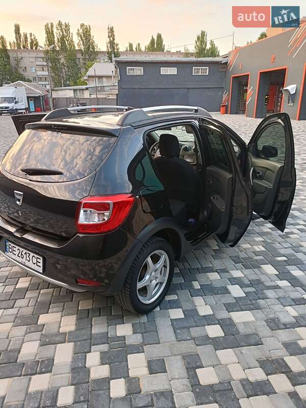 Внедорожник / Кроссовер Dacia Sandero 2013 в Николаеве