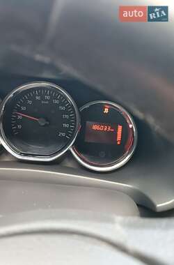 Внедорожник / Кроссовер Dacia Sandero 2013 в Николаеве