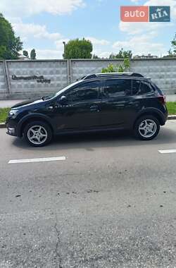 Внедорожник / Кроссовер Dacia Sandero 2013 в Николаеве