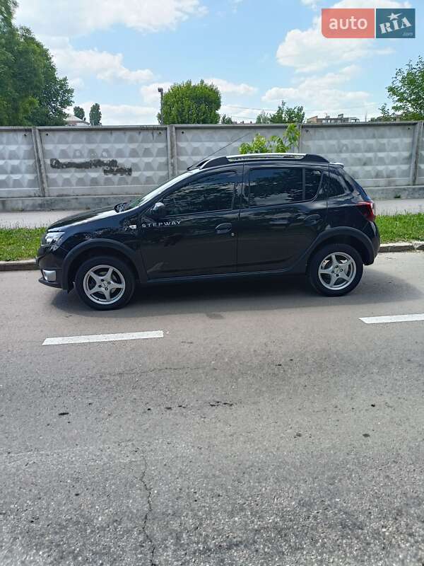 Внедорожник / Кроссовер Dacia Sandero 2013 в Николаеве