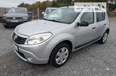 Хэтчбек Dacia Sandero 2011 в Ровно