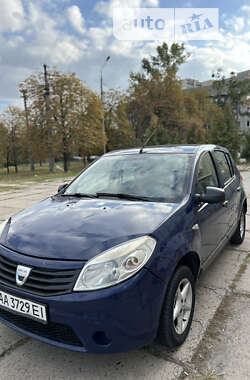 Хетчбек Dacia Sandero 2009 в Києві