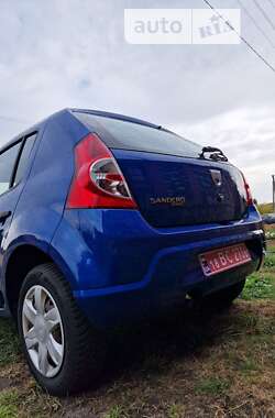 Хетчбек Dacia Sandero 2010 в Полтаві