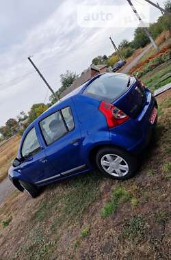 Хетчбек Dacia Sandero 2010 в Полтаві