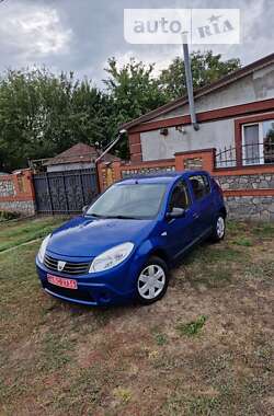 Хетчбек Dacia Sandero 2010 в Полтаві