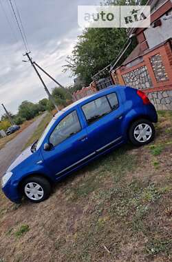 Хетчбек Dacia Sandero 2010 в Полтаві