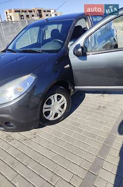 Хэтчбек Dacia Sandero 2009 в Львове