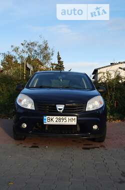 Хетчбек Dacia Sandero 2010 в Рівному