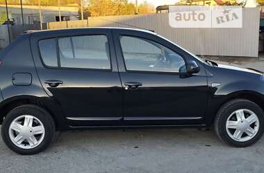 Хетчбек Dacia Sandero 2010 в Каневі