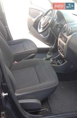 Хэтчбек Dacia Sandero 2010 в 