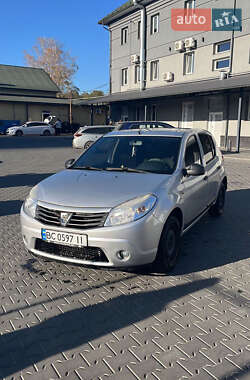 Хетчбек Dacia Sandero 2009 в Чернівцях