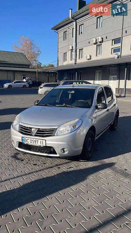 Хэтчбек Dacia Sandero 2009 в Черновцах