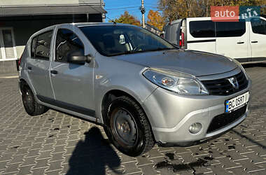 Хетчбек Dacia Sandero 2009 в Чернівцях