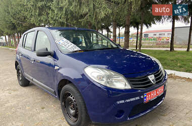 Хэтчбек Dacia Sandero 2008 в 