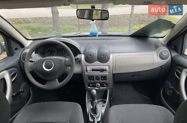 Хэтчбек Dacia Sandero 2008 в 