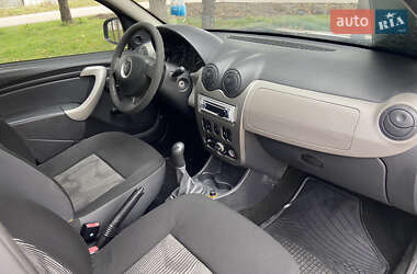 Хэтчбек Dacia Sandero 2008 в 