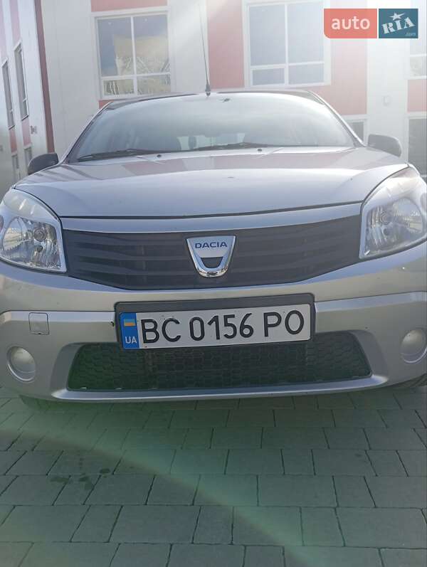 Хетчбек Dacia Sandero 2011 в Дрогобичі