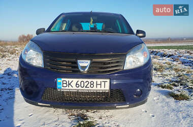 Хэтчбек Dacia Sandero 2008 в Ровно