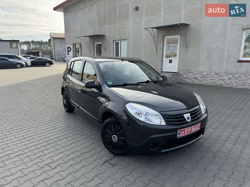 Хэтчбек Dacia Sandero 2009 в Луцке