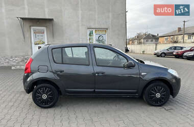 Хэтчбек Dacia Sandero 2009 в Луцке