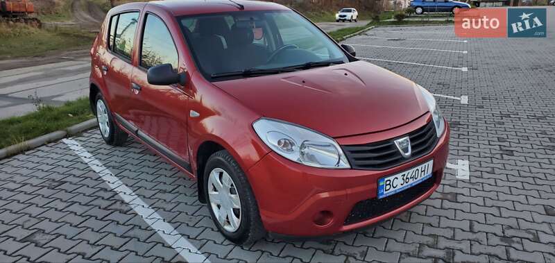 Хэтчбек Dacia Sandero 2012 в Винниках