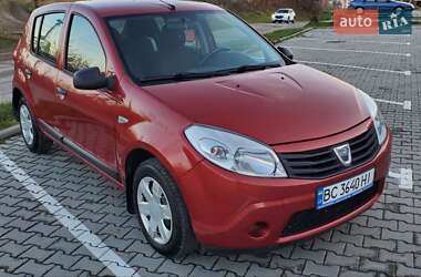 Хэтчбек Dacia Sandero 2012 в Винниках