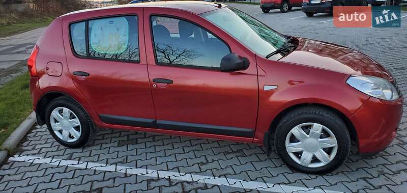 Хэтчбек Dacia Sandero 2012 в Винниках