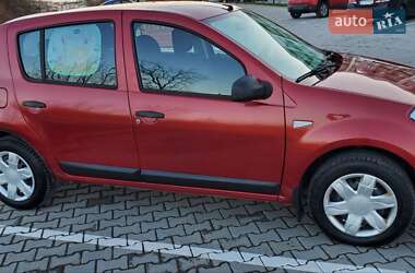 Хэтчбек Dacia Sandero 2012 в Винниках