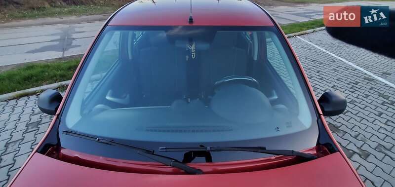 Хэтчбек Dacia Sandero 2012 в Винниках