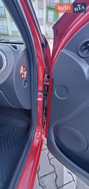 Хэтчбек Dacia Sandero 2012 в Винниках