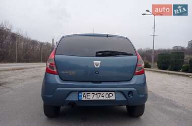 Хетчбек Dacia Sandero 2008 в Дніпрі