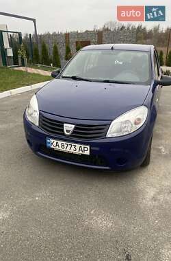 Хэтчбек Dacia Sandero 2009 в Горе