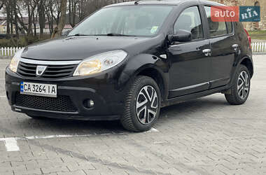 Хетчбек Dacia Sandero 2010 в Бережанах