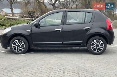 Хетчбек Dacia Sandero 2010 в Бережанах